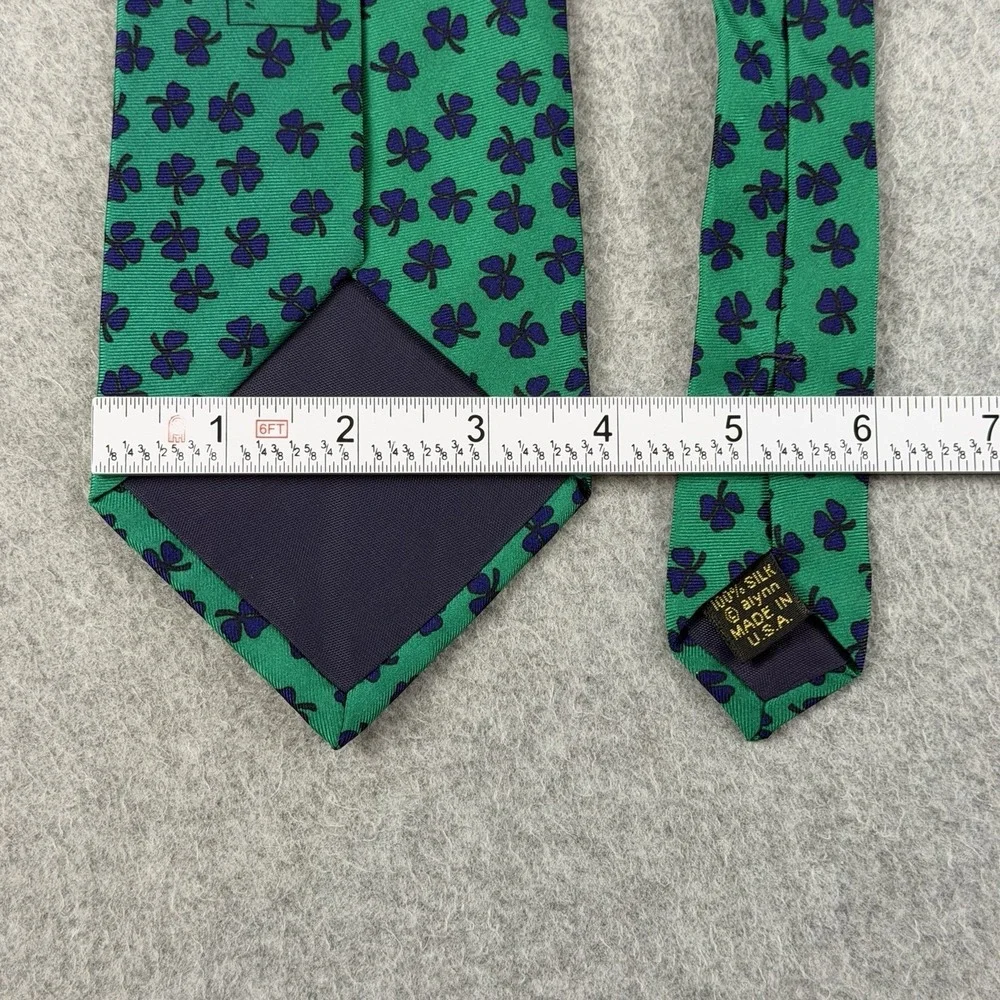 Vintage Alynn Neckwear Green Shamrock Clover Silk Tie USA St Patrick's 56x3.75